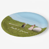 ゴルフボールティー付きゴルフの新郎新婦結婚。 ペーパープレート (アングル)