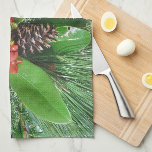 ゴルフボールパインコーンと常緑樹クリスマス キッチンタオル (四つ折り)