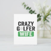 ゴルフ場での crazyなゴルファーの妻 面白いゴルフ未亡人 妻 ポストカード (スタンド正面)