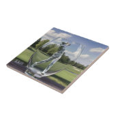 ゴルフ場のあるガラストンブラーの中のゴルフプレーヤー。 タイル (側面)