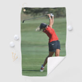 ゴルフ場のゴルフタオルを振る女性 ゴルフタオル (インサイチュ)