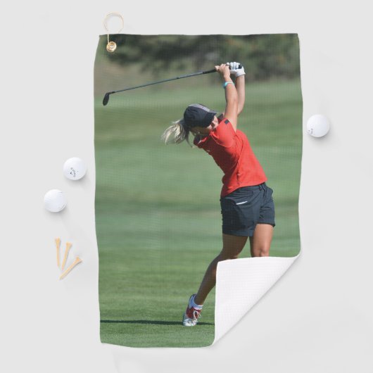 ゴルフ場のゴルフタオルを振る女性 ゴルフタオル (インサイチュ)