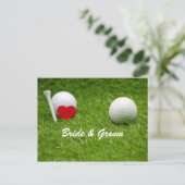 ゴルフ結婚の新郎新婦は愛情を込めてティーオフ ポストカード (スタンド正面)