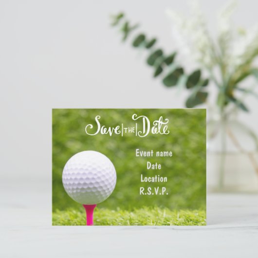 ゴルフ緑の草の上にゴルフボールと日付を保存 ポストカード (スタンド正面)