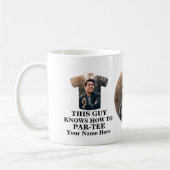 ゴルフTシャツの形の写真の男はパーTeeする方法を知っている コーヒーマグカップ (左)