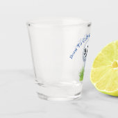 ゴル生まれフに向けて。ゴルフボールとティー。 ショットグラス (左)