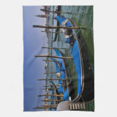 ゴンダロボートが並んだグランドカナル水 キッチンタオル (縦)