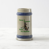 ゴンドラ救に乗るイタリアン ビールジョッキ (中央)