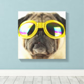 ゴーグル付きパグ キャンバスプリント (インサイチュ (ウッドフロア))