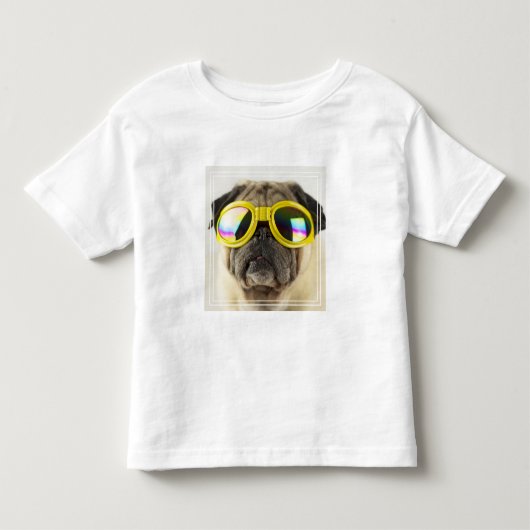 ゴーグル付きパグ トドラーTシャツ (正面)