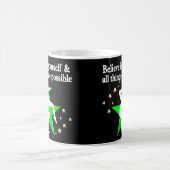 ゴージャスなグリーン体操デザイン コーヒーマグカップ (中央)