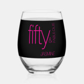 ゴージャスなフクシアピンクの名入り Fifty & Fabulous 誕生日 ステムなしワイングラス (裏面)