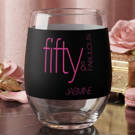 ゴージャスなフクシアピンクの名入り Fifty & Fabulous 誕生日 ステムなしワイングラス