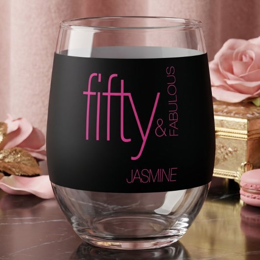 ゴージャスなフクシアピンクの名入り Fifty & Fabulous 誕生日 ステムなしワイングラス