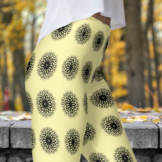 ゴージャスなホワイトクリームマンデラ模様 レギンス