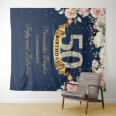 ゴージャスなボヘミアンスタイルのネイビーとブッシュピンクの花の誕生日 タペストリー (インサイチュ(横))