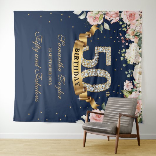 ゴージャスなボヘミアンスタイルのネイビーとブッシュピンクの花の誕生日 タペストリー (インサイチュ(横))
