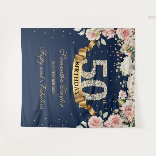 ゴージャスなボヘミアンスタイルのネイビーとブッシュピンクの花の誕生日 タペストリー (正面(横))