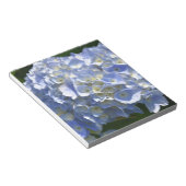 ゴージャスなライトブルーの開花あじさいブッシュ ノートパッド (アングル)