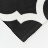 ゴージャスな白黒モロッコクローバーパターン フリースブランケット (角)