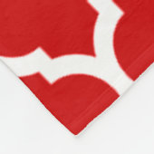 ゴージャスな赤と白モロッコクローバーパターン フリースブランケット (角)