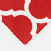 ゴージャスな赤と白モロッコクローバーパターン フリースブランケット (角)