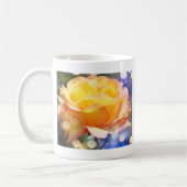 ゴージャスな黄色いバラの花。花の写真。 コーヒーマグカップ (左)