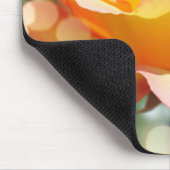 ゴージャスな黄色いバラの花。花の写真。 マウスパッド (コーナー)