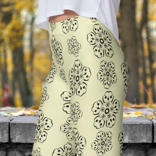 ゴージャスな黄色と黒のマンデラ模様 レギンス