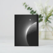 ゴージャスなNASAの画像、月は地球の輝きで照らされる ポストカード (スタンド正面)