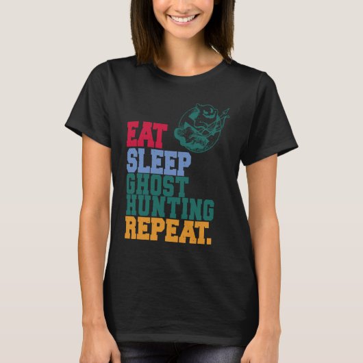 ゴーストハンティングを楽しむゴーストハンター Tシャツ (正面)