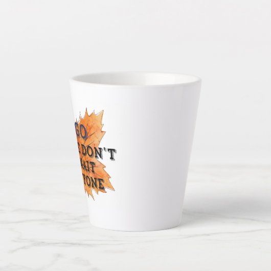 ゴータイム – やる気を起こさせる引用文デザインのFearle カフェラテマグ (正面)