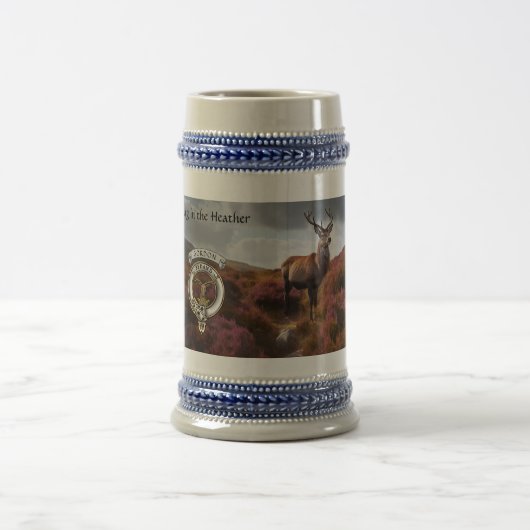 ゴードン氏族のバッジと牡鹿のステイン（名入れ可能） ビールジョッキ (中央)