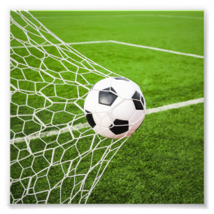 ゴールの網に当るサッカーボール フォトプリント           