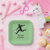 ゴールを獲得する選手 – UKサッカーをテーマにした ペーパープレート (パーティー)