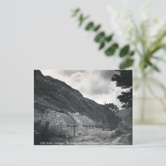 ゴールウェイアイルランドの古いアイルランドの茅葺きコテージ ポストカード (スタンド正面)