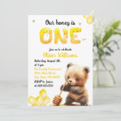 ゴールデンよくはしゃぐビーをテーマにしたクマ1年誕生日 招待状 (スタンド正面)