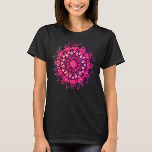 ゴールデンアラベスクの豪華マンダラ Tシャツ (正面)