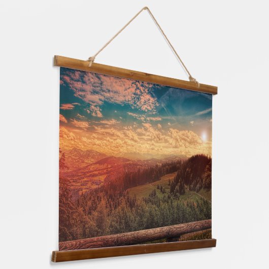 ゴールデンアワーの青空の下の松 吊り下げ型タペストリー (傾斜あり)