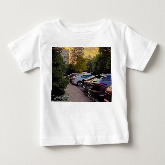 ゴールデンアワー都市風景Tシャツ – カスタマイズ可能 ベビーTシャツ (正面)
