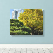 ゴールデンイエローイチョウと松 キャンバスプリント (インサイチュ (ウッドフロア))
