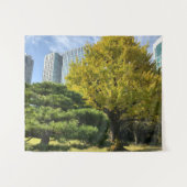 ゴールデンイエローイチョウと松 タペストリー (正面(横))