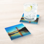 ゴールデンカラフルゲートブリッジサンセットブルーティール（緑がかった色） ガラスコースター (アングル)