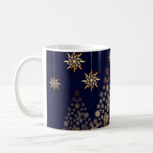 ゴールデンクリスマスツリーの青い背景 コーヒーマグカップ (左)