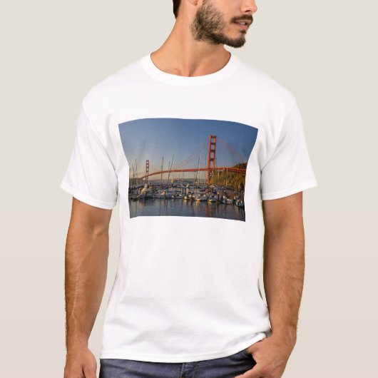 ゴールデンゲートブリッジとサンフランシスコ 2 Tシャツ (正面)