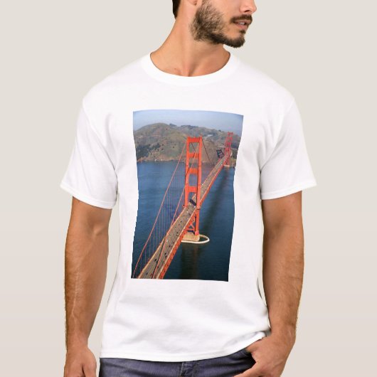 ゴールデンゲートブリッジの空中写真 Tシャツ (正面)