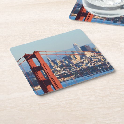 ゴールデンゲートブリッジを通るサンフランシスコの眺め スクエアペーパーコースター (アングル)