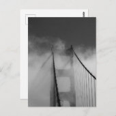 ゴールデンゲートブリッジタワー霧に包まれた ポストカード (正面/裏面)