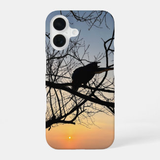 ゴールデンサンセットのシルエット:木の枝の上の鳥 iPhone 16ケース