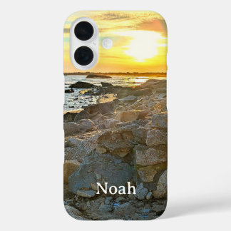 ゴールデンサンセットの写真と夕暮れ時の海の名前 iPhone 16ケース